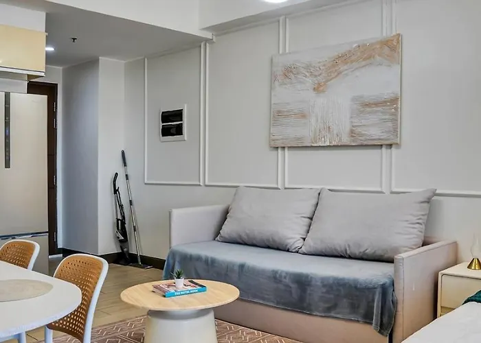 Cozy Venice Grand Canal View | Netflix | Wifi Apartment Manila