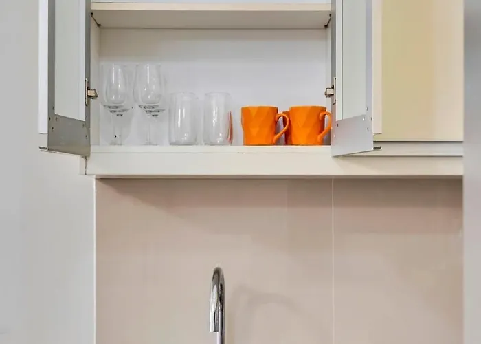 Cozy Venice Grand Canal View | Netflix | Wifi Apartment Manila